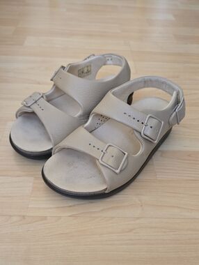 SAS Women Neutral Beige Double-Buckle Relaxed Walking Comfort Sandals Size 7